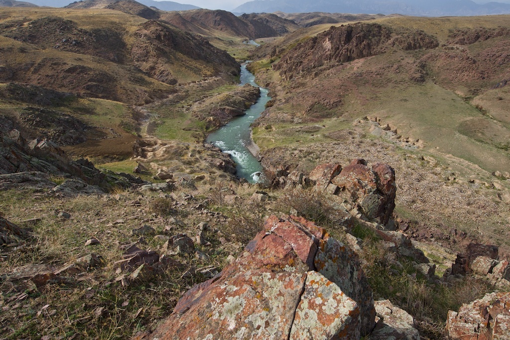 река Кассан недалеко от поселка Ала-Бука