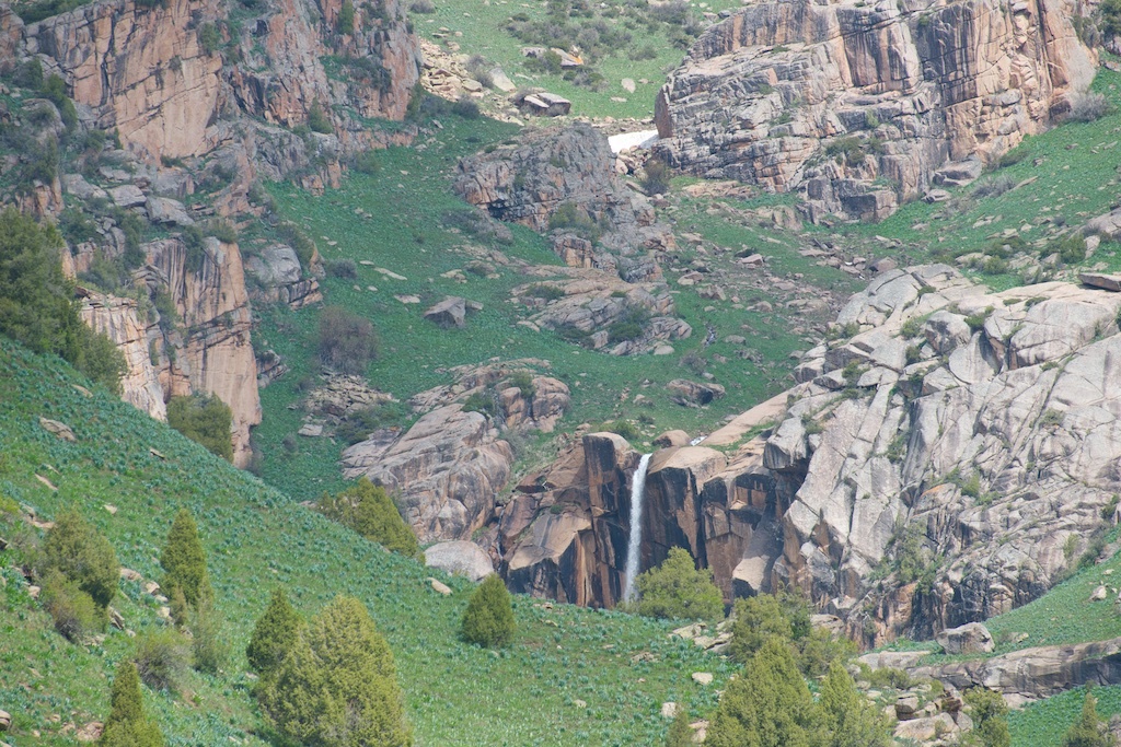 водопад в ущелье реки Ит-Агар