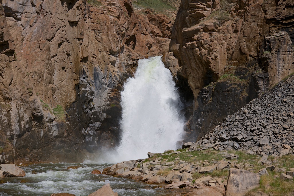 водопад на реке Сон-Кель (Кек-Джарты)
