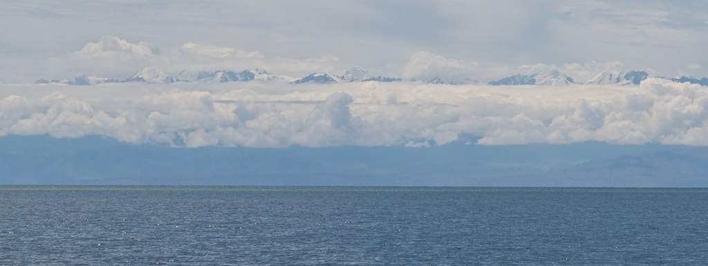 "Небесные горы" - вид на южный берег Иссык-Куля