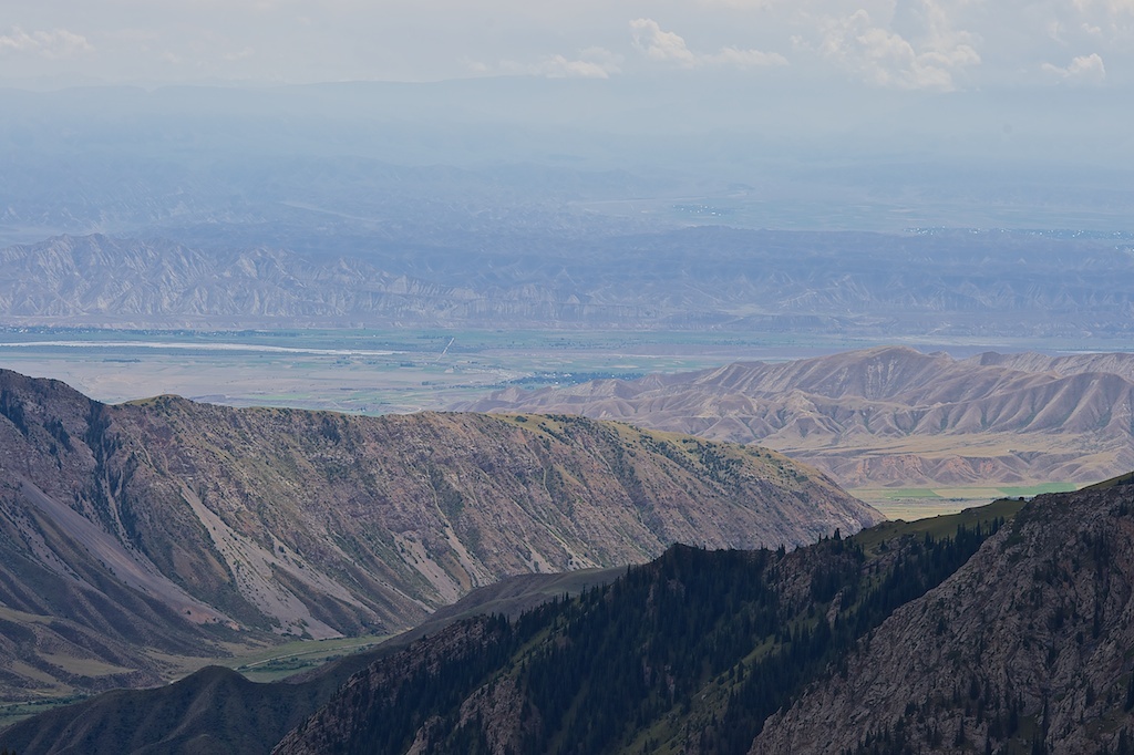 Вид в долину реки Нарын с перевала Молдо-Ашуу
