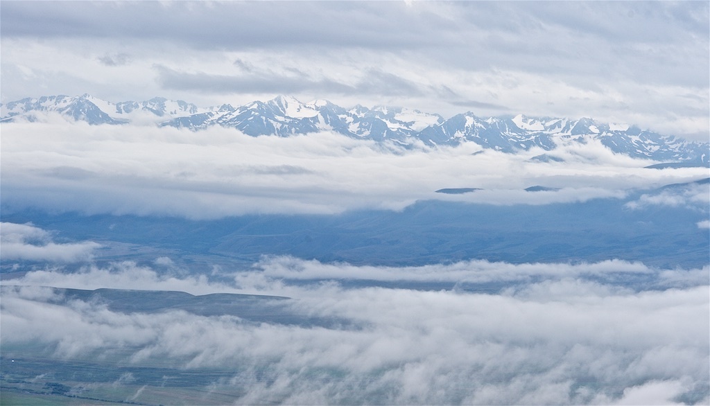 Вид на Суусамыр с перевала Тёо-Ашуу
