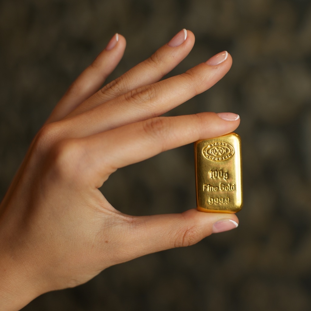 слиток чистого золота, произведенный на фабрике Кыргызалтына
