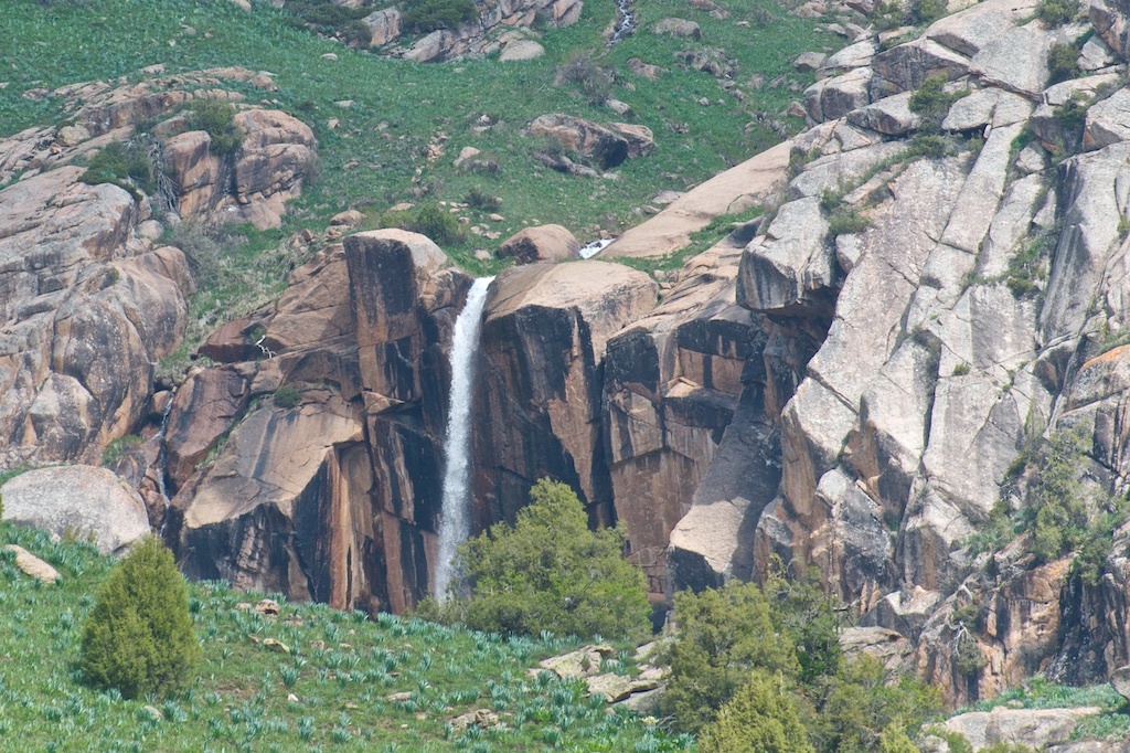 водопад в долине реки Ит-Агар
