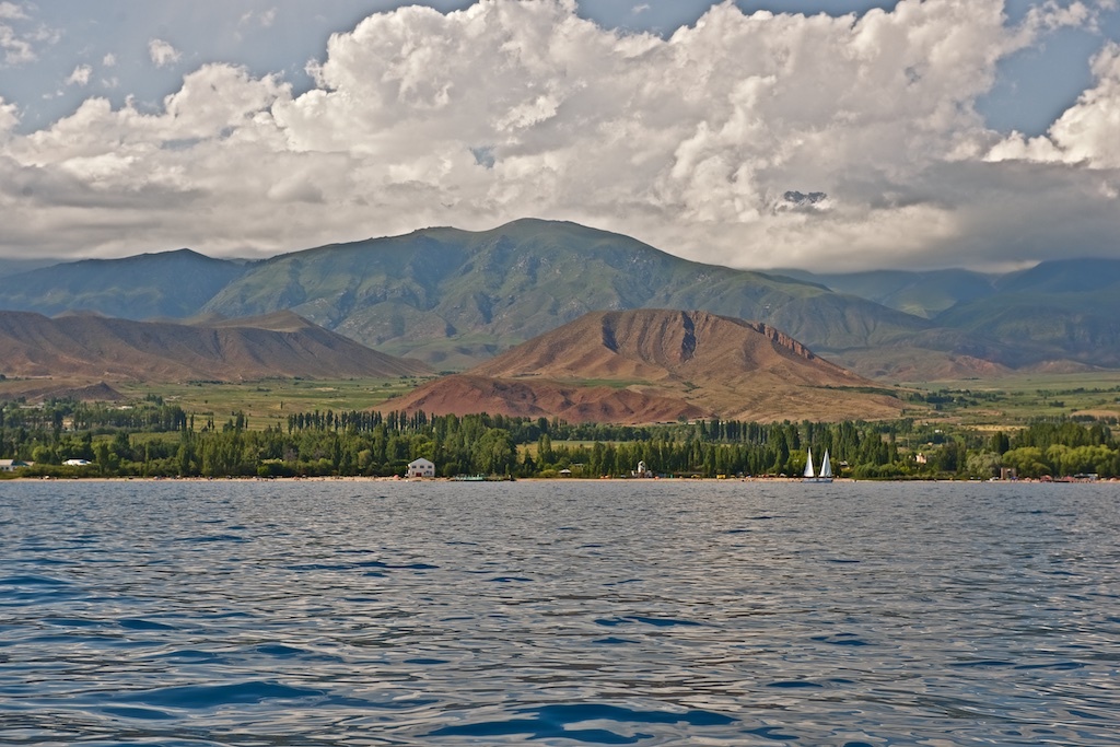 северный (туристический) берег озера Иссык-Куль