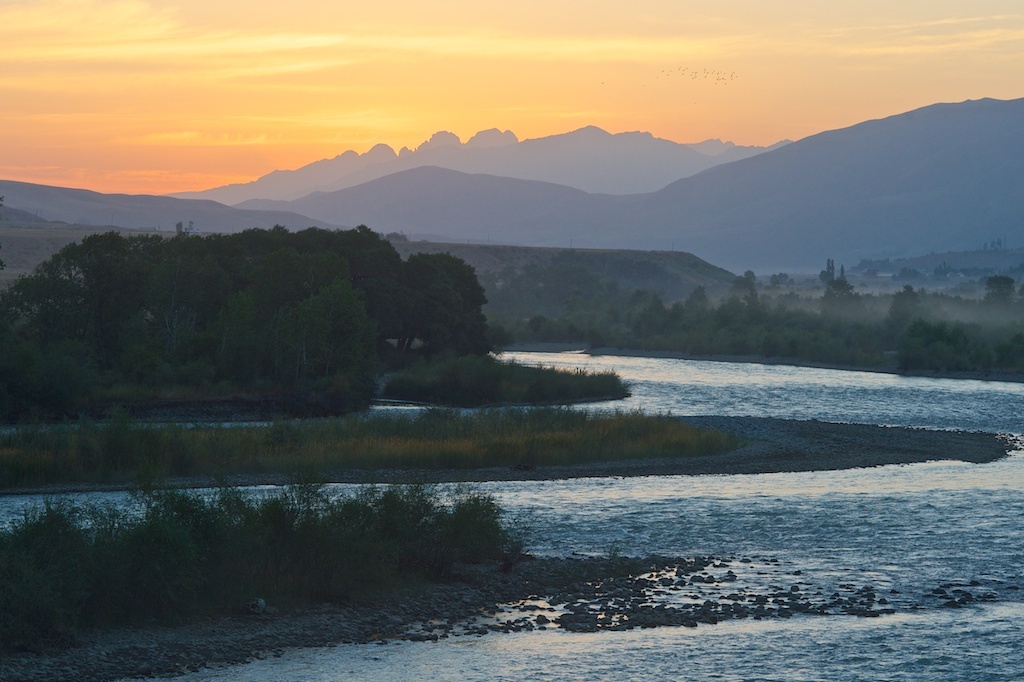 рассвет на реке Чаткал