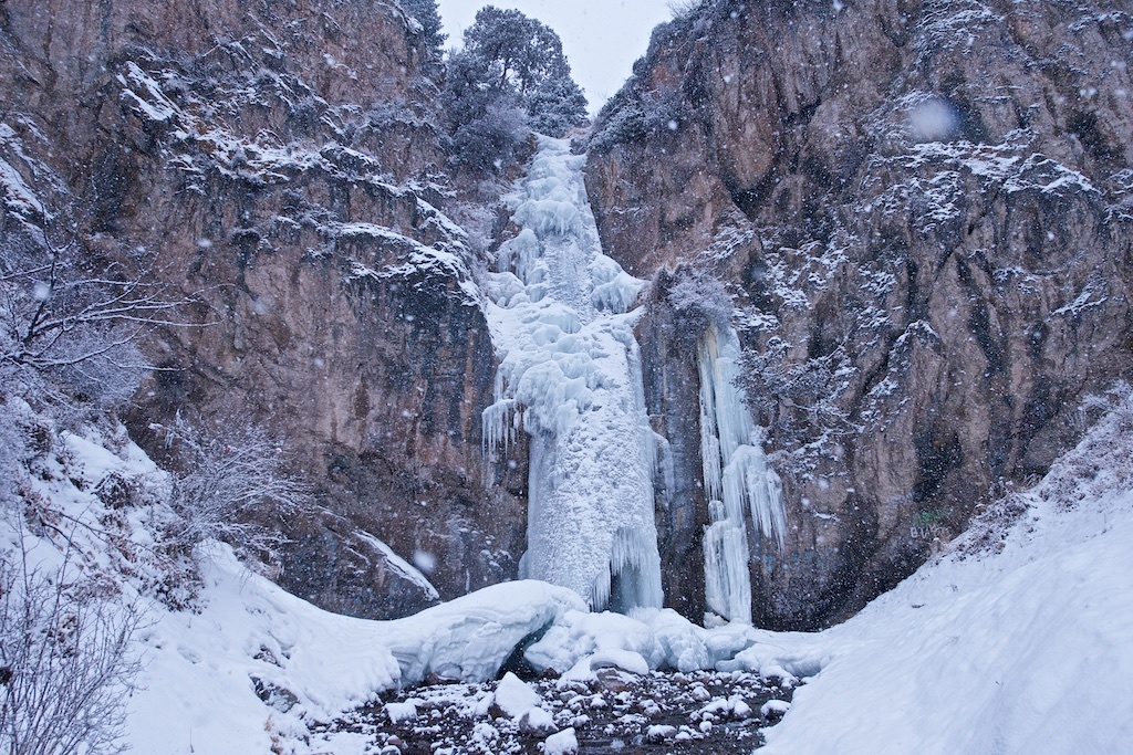Пригороды Бишкека. Ала-Тоо. Водопад в ущелье Кегеты